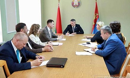 Развитие туристического потенциала и транспортное сообщение. Министр спорта и туризма Сергей Ковальчук провел выездной прием граждан в Мостах