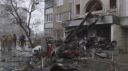 Крушение вертолета в Броварах, падение ракеты в Днепре и отставка Арестовича. Что происходит в Украине?