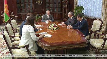 Лукашенко: экономике внимание прежде всего