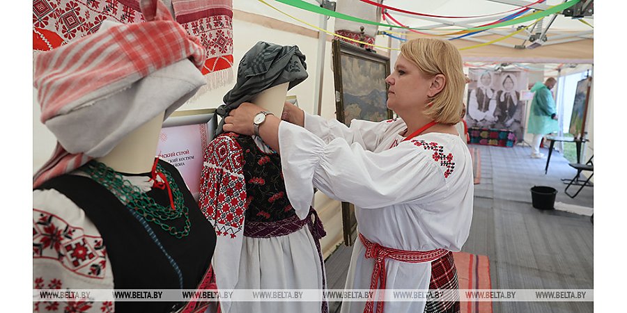 Древние украшения и тренды сезона. В Александрии показали антологию женской красоты 