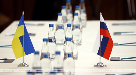 Экс-премьер Израиля: на переговорах России и Украины было подготовлено 17 черновиков соглашения