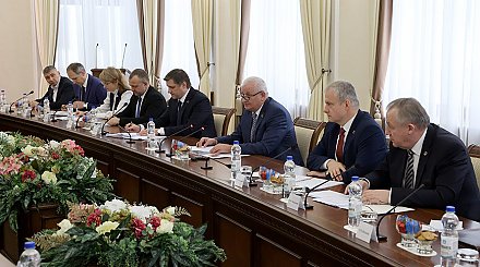 Пассажирский и коммунальный транспорт, АПК. Петр Пархомчик о приоритетах сотрудничества с Камчатским краем