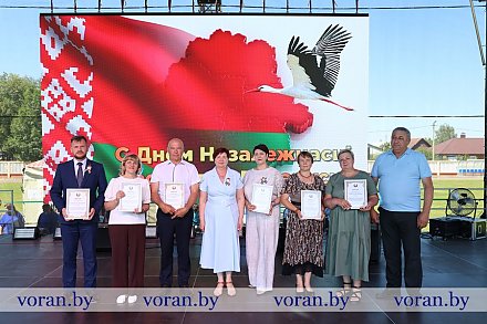 На ўрачыстасці Дня Незалежнасці ў Воранаве вызначылі руплівых гаспадароў і кіраўнікоў арганізацый 