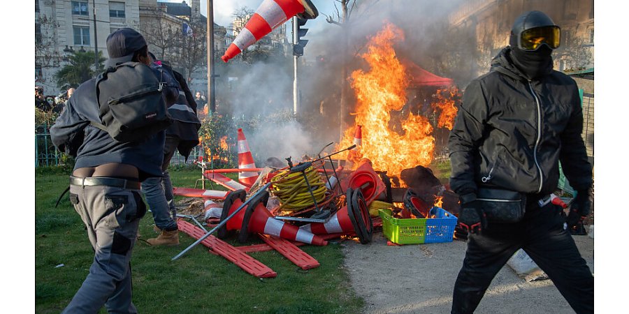 Ущерб от протестов против пенсионной реформы подсчитали в Париже