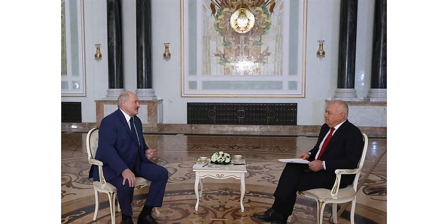 Александр Лукашенко не исключает размещения в Беларуси российского ядерного оружия