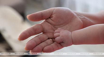 В Беларуси в первые часы 2026 года родились 39 девочек и 37 мальчиков