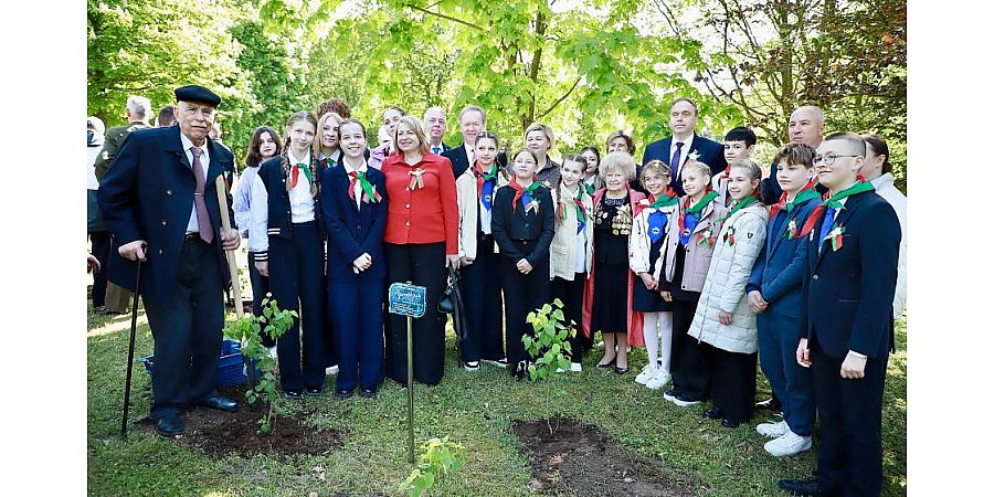 В Коложском парке высадили кусты сирени в рамках международного проекта «Сирень Победы – Сад Мира»