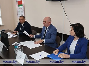 Министр здравоохранения Республики Беларусь Александр Ходжаев в рамках Единого дня информирования проводит встречу с коллективом Вороновской ЦРБ. (будет дополнено)