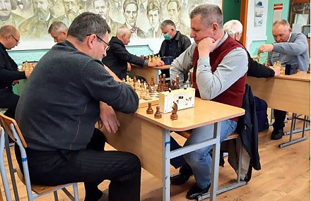 Юрист по образованию и стратег по сути Андрей Мукланович из г.п. Вороново стал призером открытого шахматного турнира