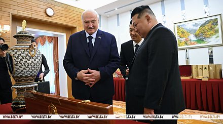 Оружие, золотые изделия, предметы искусства. Александр Лукашенко и Ким Чен Ын обменялись подарками