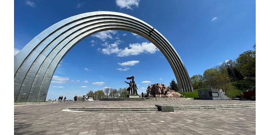 Мэр Киева заявил, что в городе демонтируют монумент Дружбы народов России и Украины