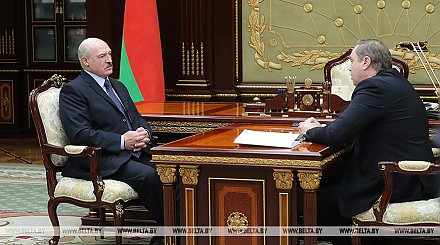 Александр Лукашенко обсудил с Владимиром Караником готовность к возможной второй волне пандемии с учетом избранного Беларусью пути