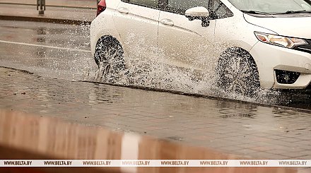 В ГАИ водителям и пешеходам дали рекомендации по безопасности в дождливую погоду 