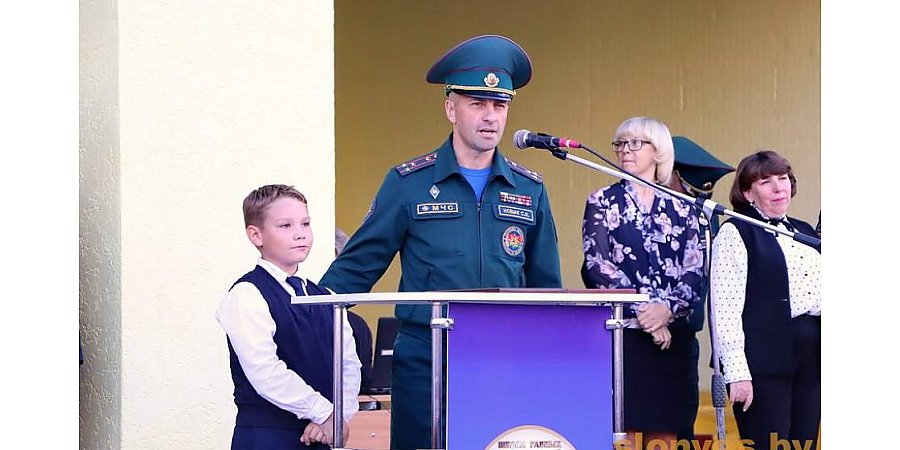 В Слониме наградили мальчика, который 17 сентября спас своего друга из-под песчаного завала