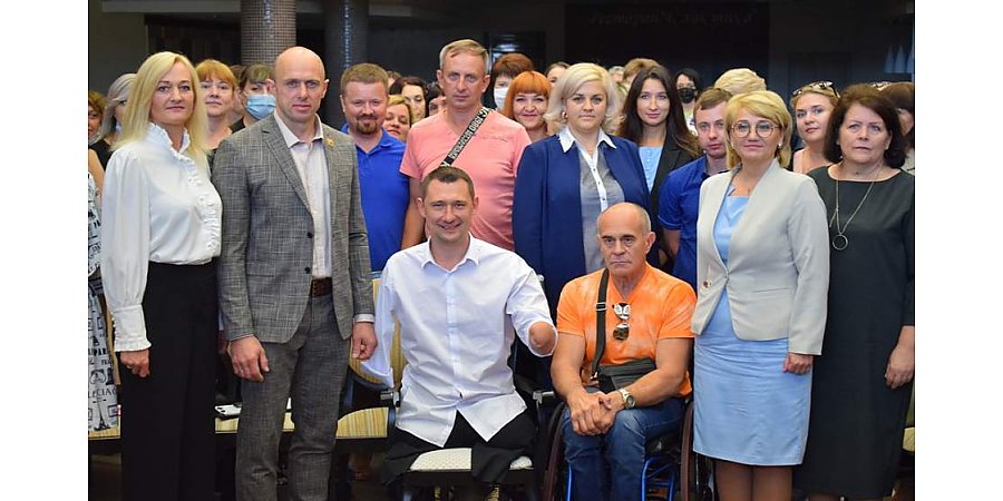 «Он своим примером показывает, что возможности человека безграничны». Диалоговая площадка с участием Алексея Талая прошла в Гродно