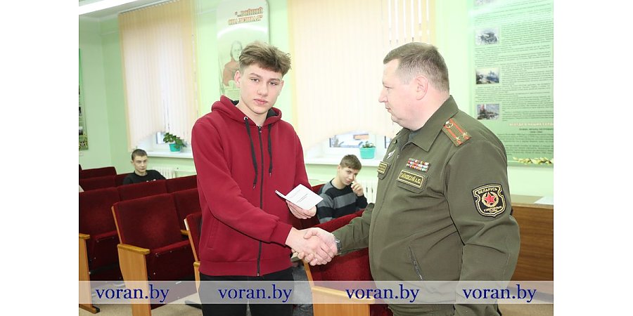 Вороновские юноши проходят приписку к призывному участку