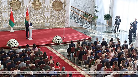 "У вас есть достойный и мощный бэкграунд" -Александр Лукашенко открыл Республиканский бал выпускников