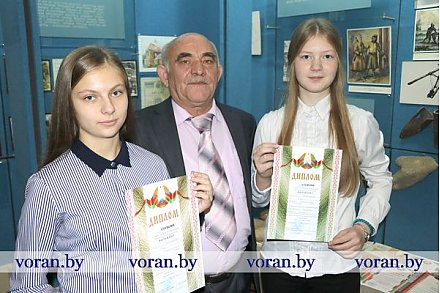 Тремя дипломами награждены радунские и жирмунские школьницы на Х областном конкурсе исследовательских работ «Хрустальная альфа»