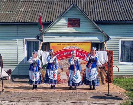 В Беняконях прошел праздник хлеба «Дар маленькага зярнятка»