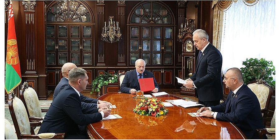 Александр Лукашенко обозначил задачи и отметил уникальность кадровых решений по министрам ЖКХ и Минтранса