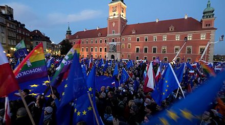 Тысячи поляков вышли на протесты против решения суда о независимости судебной системы Польши от ЕС