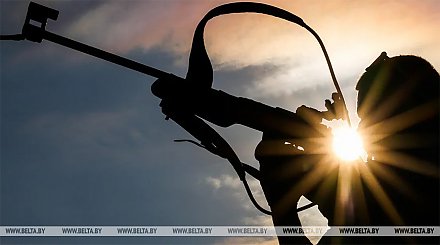 Белорус Максим Воробей стал пятым в индивидуальной гонке на этапе Кубка России по биатлону