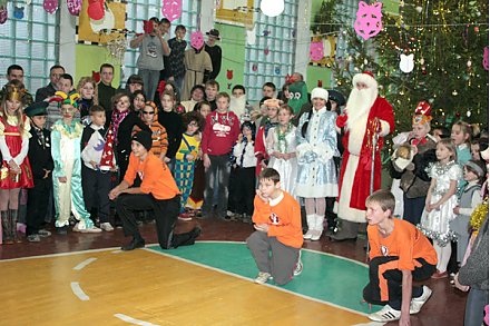 В Новый год с ощущением сказки. В Беларуси продолжается акция «Наши дети»