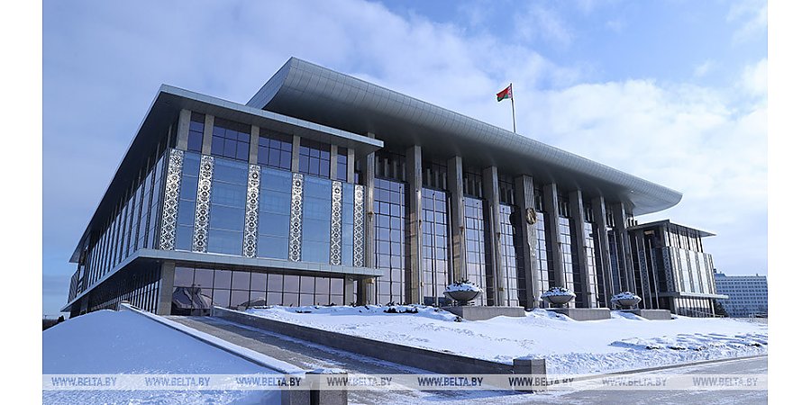 Зарплата и денежное довольствие бюджетников стали темой совещания у Александра Лукашенко