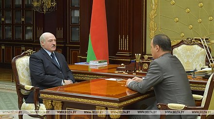 Лукашенко принял с докладом председателя Госкомвоенпрома