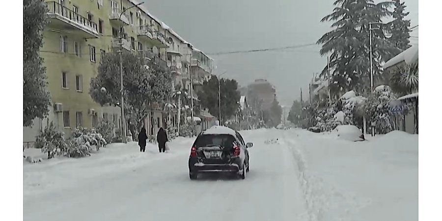 В Грузии из-за снегопадов нарушена работа транспорта, закрыты школы и детсады