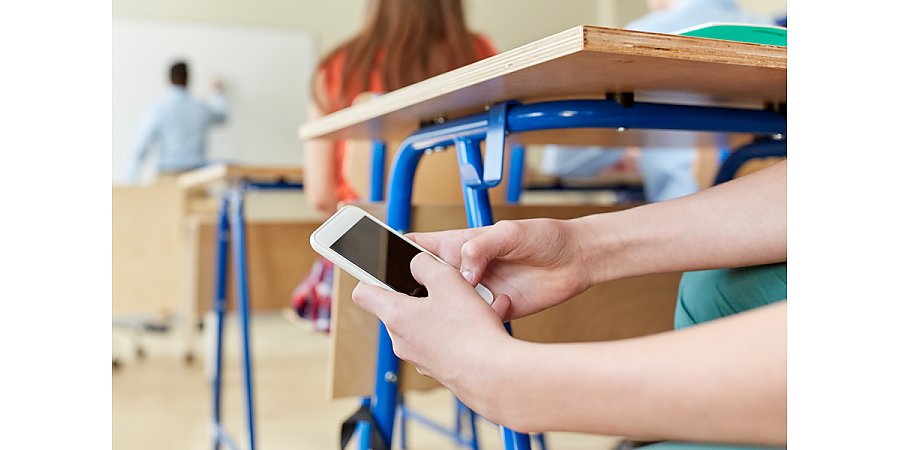 Какое наказание грозит школьнику за найденный на уроке телефон?