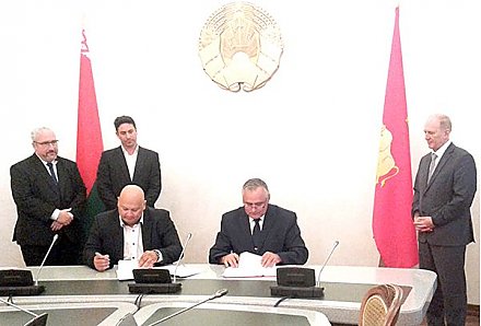 2 августа губернатор Гродненщины Владимир Кравцов подписал договор с ООО «Ор Меир» на реализацию инвестиционного проекта на строительство гостиничного комплекса в г.п. Радунь.