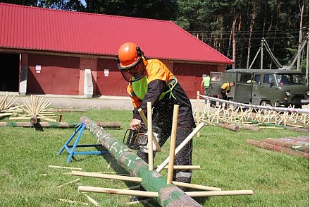 На прошлой неделе в Лидском лесхозе прошли соревнования вальщиков леса «Лесоруб-2017».
