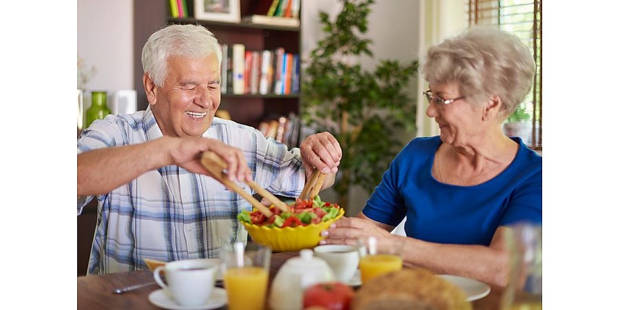 Какие продукты обязательно должны быть в рационе пожилого человека