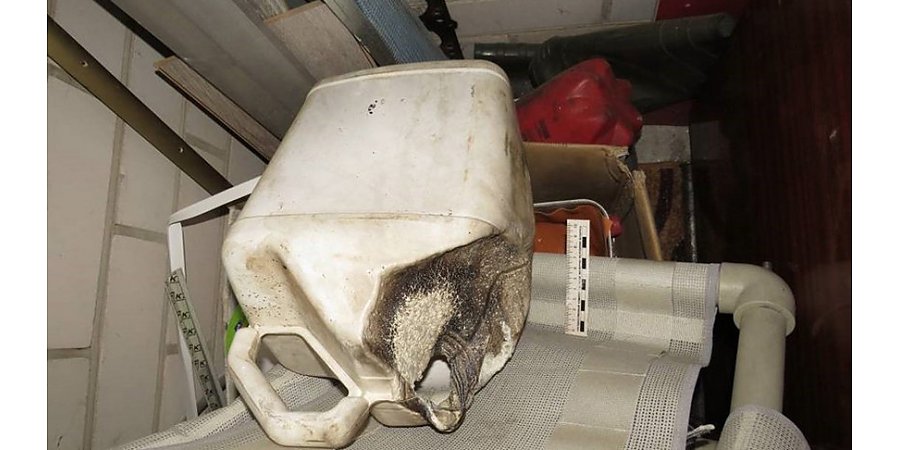 Житель Лиды из-за ревности облил жену бензином и поджег