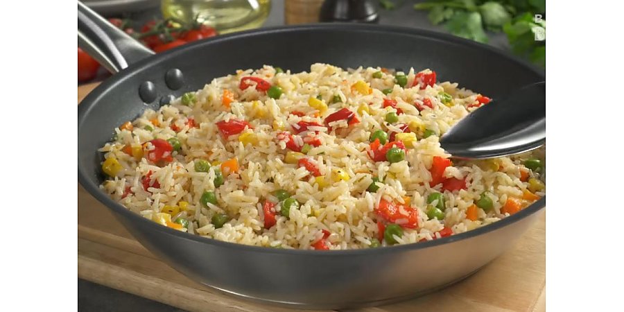Невероятно аппетитный ужин: рецепт жареного риса с беконом по-азиатски