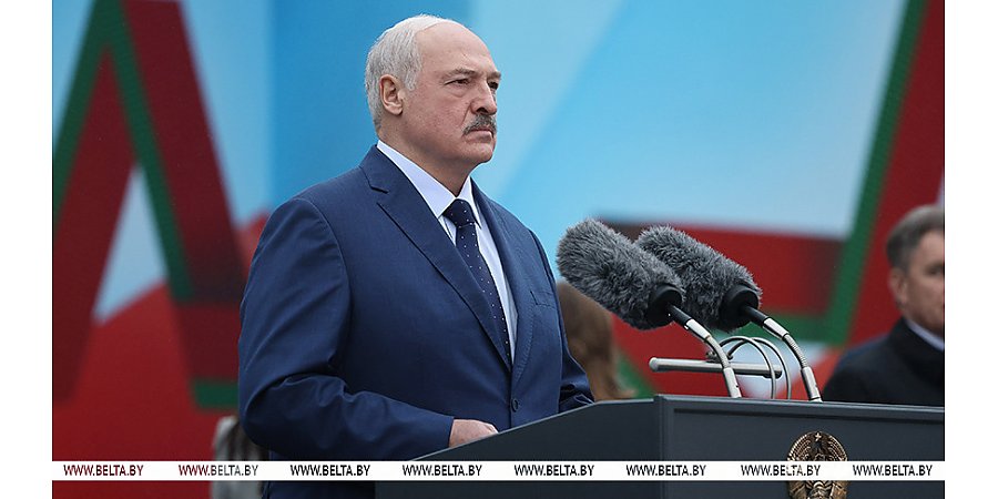 Выступление Александра Лукашенко 9 Мая на церемонии возложения венков и цветов к монументу Победы