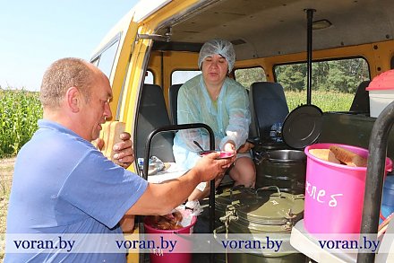 На Вороновщине профсоюз объявил смотр-конкурс на лучшую организацию питания механизаторов в ходе уборочной кампании 2022 года