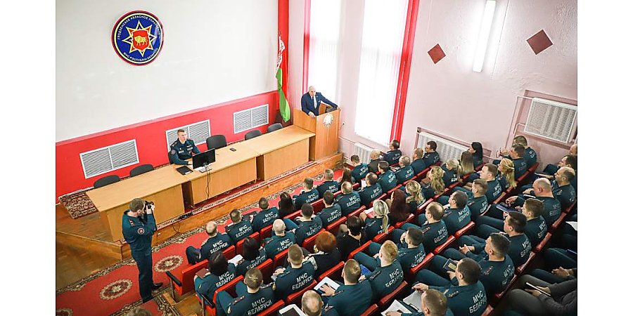 Юрий Караев встретился с коллективом областного управления МЧС в рамках единого дня информирования