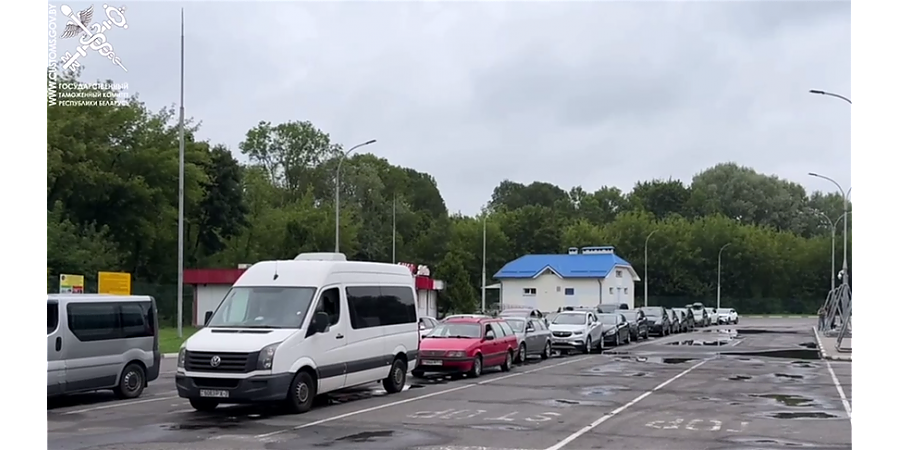 "Неритмичная работа польской стороны". В ГТК пояснили причины очередей на границе