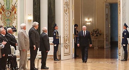 В преддверии 3 июля гродненцам вручили государственные награды в Минске