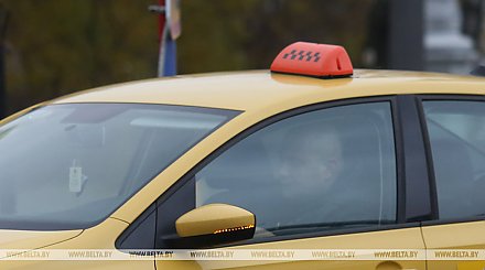 Налоговые инспекторы Гродненской области выявили более 100 нарушений в работе такси