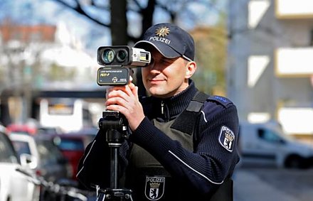 Рекорд! В Германии водителя лишили прав через 49 минут после их получения