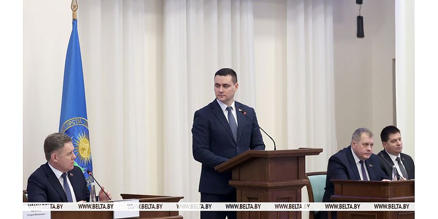 Профильные классы, экспорт услуг и учебные мастерские. Иванец о задачах системы образования на 2025 год