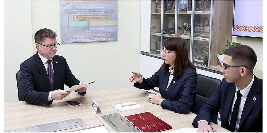 ЦИК принял документы для регистрации Александра Лукашенко кандидатом в Президенты Беларуси