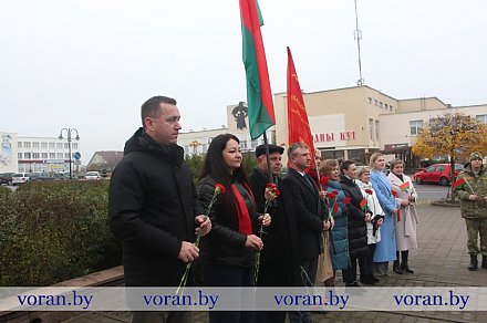 В Вороново возложили цветы к памятнику В.И. Ленину