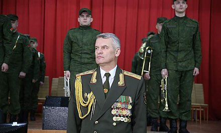 Генерал-майор Игорь Демиденко простился с Боевым Знаменем Западного оперативного командования