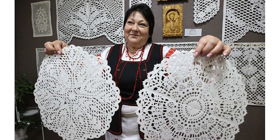 Узоры на оконном стекле. Конкурс вытинанки пройдет накануне Нового года в Гродненской области