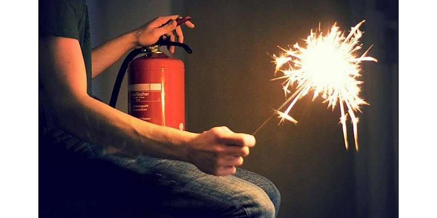 Подальше от домов и деревьев. Как правильно и безопасно запускать фейерверки – советы от МЧС