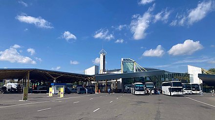 ГТК: из-за закрытия границы Литвой очередь легковушек в пункте пропуска "Брест" выросла в шесть раз